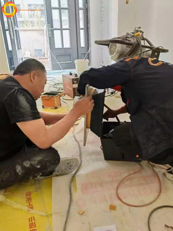 太原晉陽府高層一樓丹麥Aduro A5+壁爐風(fēng)機(jī)安裝.jpg