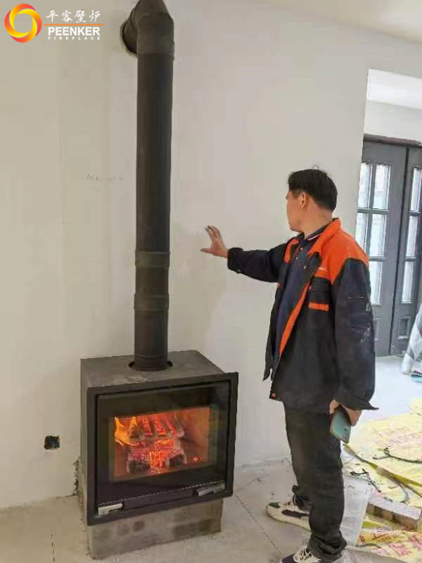 太原晉陽府高層一樓丹麥Aduro A5+壁爐風(fēng)機(jī)安裝.jpg