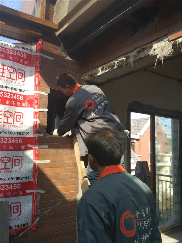 南京保利禮墅真火壁爐安裝實(shí)例.jpg